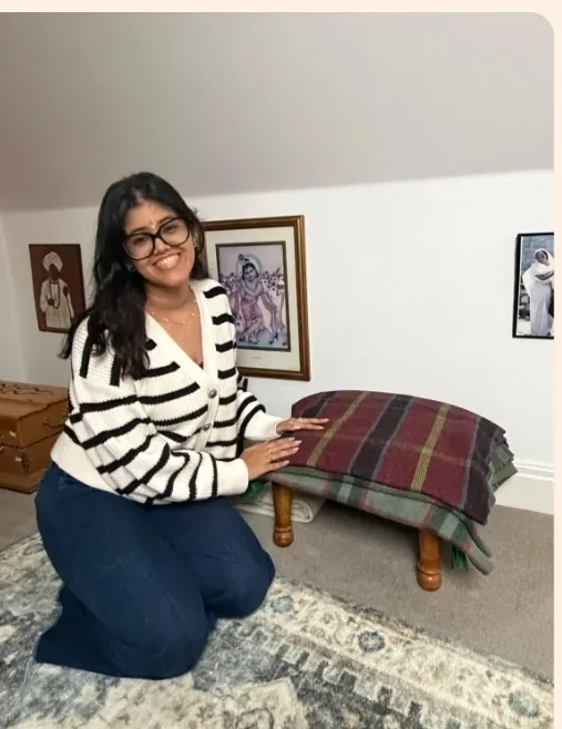 Anupriya with the same blanket