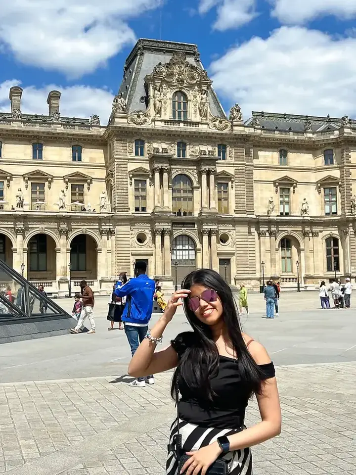 Paris · Louvre courtyard