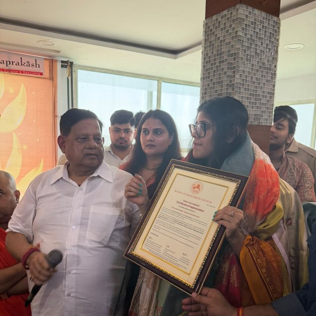 Anupriya Nagar receiving the Ramayan Research Council certificate in Vrindavan